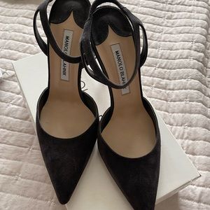 Manolo Bkahnik charcoal grey Heels size 7.5 brand new